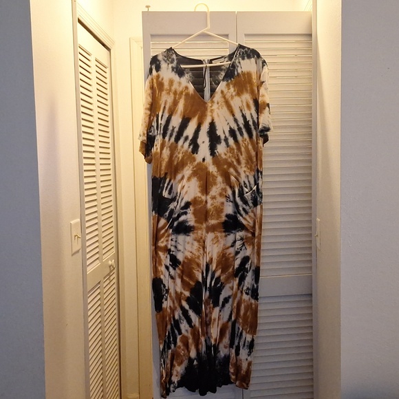 Jumpsuit - Picture 2 of 3